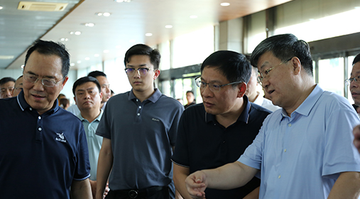【新乡网】新乡市领导调研振动茄子黄色网站产业链及企业上市工作