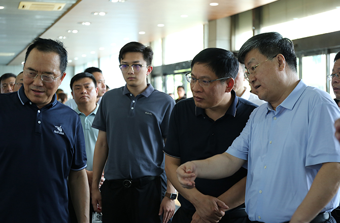 新乡市领导调研振动茄子黄色网站产业链及企业上市工作